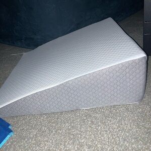 NWOT Kolbs Bed Wedge Incline Pillow for Acid Reflux Pregnancy Back pain Relief